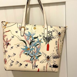 Tory Burch bag. Multicolored in a summer pattern